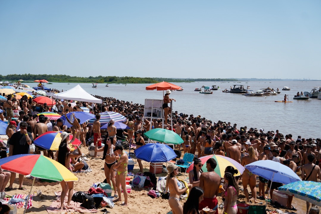 Villa Urquiza vivió una multitudinaria Fiesta de la Playa