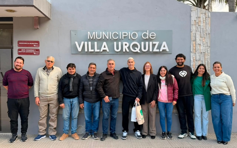 Villa Urquiza homenajeó a Leonardo Morales tras la consagración con Belgrano