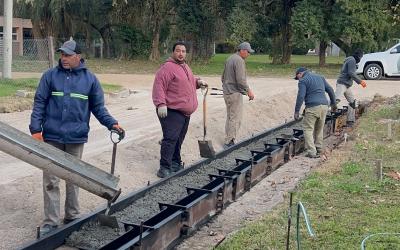 Avanza la obra de cordón cuneta en calle Los Fresnos