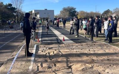 Villa Urquiza participó de la instancia zonal de Atletismo de los Juegos Entrerrianos 2026
