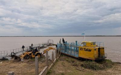 Trabajos preventivos en la toma de agua ante la creciente del río